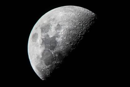 Los materiales de construcción se extraerán de la Luna y luego se construirán robóticamente en la superficie lunar