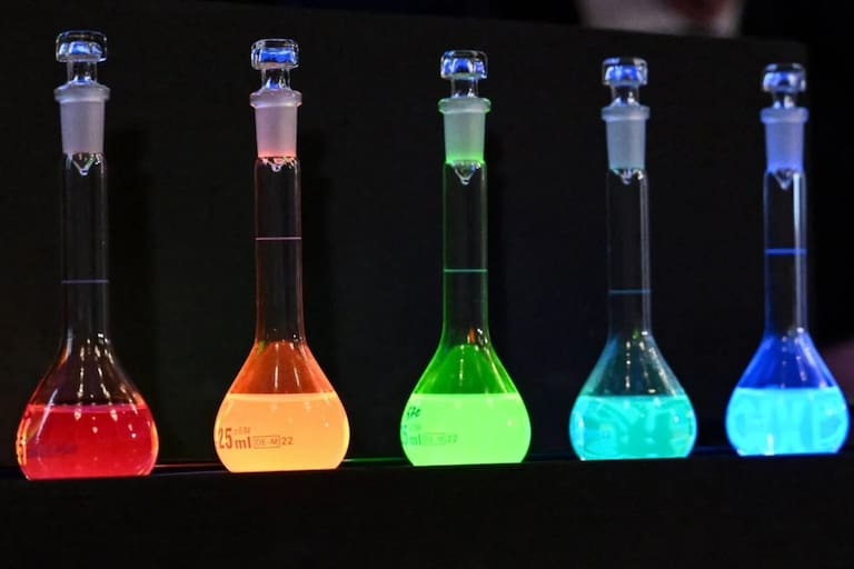 What quantum dots have been recognized for their discovery and synthesis with an award?