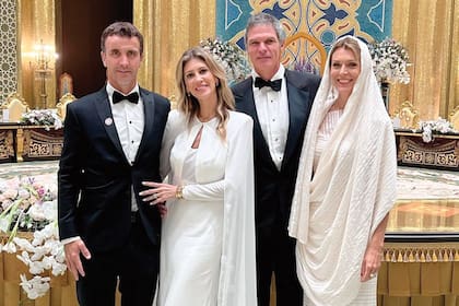 Los McDonough junto con Alejandro Agote, y su mujer Anita Bereciartúa, en el Palacio de Brunéi.