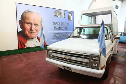 Los mecánicos del museo consideran que la C-30 es un pedazo de historia. La tratan como tal.