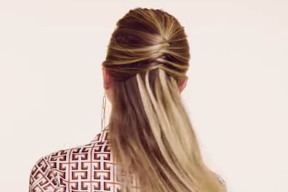 Los mechones cruzados dan un toque especial y son fáciles de hacer