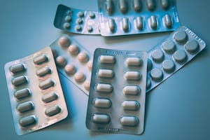 Los medicamentos eliminados van desde analgésicos, antibióticos y antivirales o anticonceptivos hormonales hasta vacunas o un broncodilatador, entre otras terapias