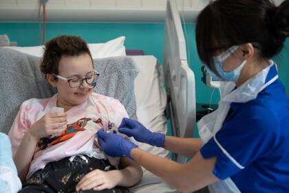 Los médicos del hospital Great Ormond Street, de Londres, utilizaron la técnica llamada edición de bases para tratar a Alyssa, de 13 años, diagnosticada con leucemia linfoblástica aguda