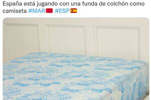 Los mejores memes sobre la indumentaria de color celeste de España contra Marruecos