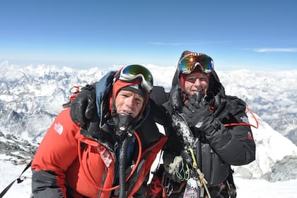 Los mellizos argentinos Damián y Guillermo Benegas trabajaron en Nepal con PMA, la agencia de ONU que hoy recibió el Nobel de la Paz