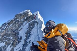 Everest. Los mellizos argentinos que hacen negocios con la cumbre más alta