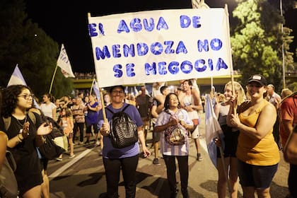 Las protestas por la ley minera crearon un agitado clima social, que obligó al gobernador a dar marcha atrás