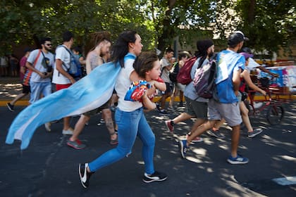 Hubo incidentes tras la marcha en Mendoza contra la ley minera