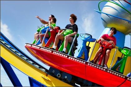 Los menores de edad pueden ir a Six Flags en Texas pero después de las 16 hs deben estar acompañados por una persona mayor de edad
