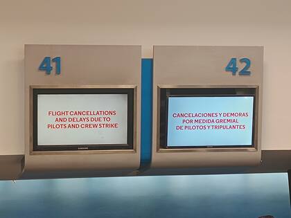 Los mensajes en la zona de check-in de Aerolíneas Argentinas