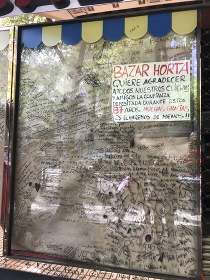 Los mensajes escritos por los vecinos de la juguetería