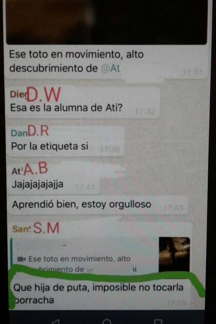 Los mensajes incluyen también fotos y videos de las alumnas