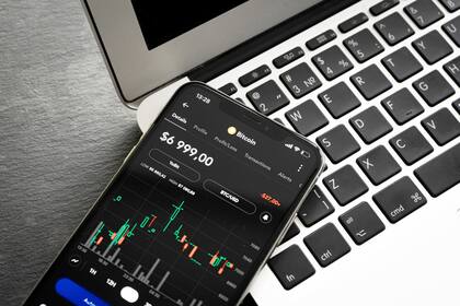 Los mercados de criptos tienen alta volatilidad y siempre se recomienda tomar precauciones al invertir