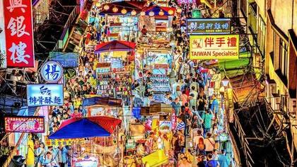 Los mercados nocturnos taiwaneses son famosos por vender una gran variedad de comida asequible.