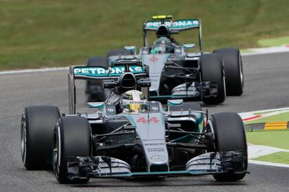 Los Mercedes dominaron los ensayos en Monza
