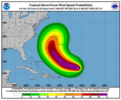 Los meteorólogos advierten sobre posible interacción entre ambos sistemas en el Atlántico occidental, donde la trayectoria de Humberto (noroeste con giro al norte) podría coincidir con el desplazamiento de la nueva baja presión
