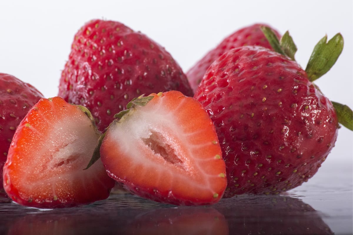 El secreto para prolongar la frescura de las frutillas en la heladera
