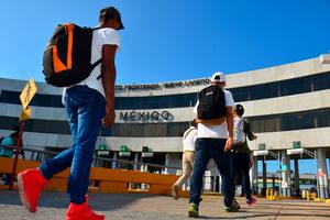Los mexicanos se quedan en un campamento al norte de Ciudad Juárez para evitar ser afectados por las políticas migratorias de la administración Trump