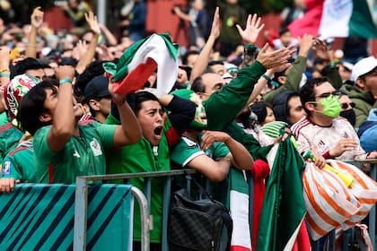 Los mexicanos, uno de los grupo de aficionado más numerosos en Qatar.