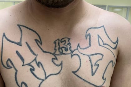 Los miembros de la MS-13 suelen llevar tatuajes que los identifican con la organización
