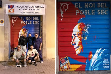 Los miembros del grupo en Barcelona estamparon a Serrat en una persiana de su barrio natal. 