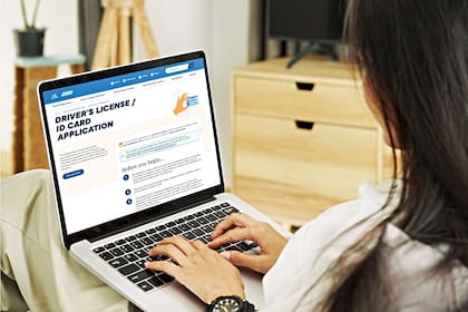 Los migrantes deberán rendir exámenes teóricos y prácticos para acceder a una licencia de conducir AB 60 (Archivo)