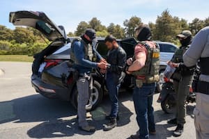 Documentos válidos y qué hacer si el ICE te detiene en una parada de auto en enero 2026