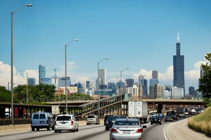 Los migrantes en Illinois pueden obtener una licencia temporal sin importar su estatus legal