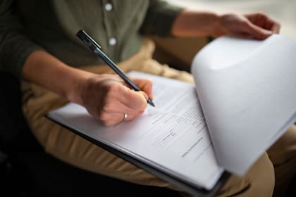 Los migrantes mayores de 14 años que permanezcan más de 30 días en ese país deben hacer este trámite