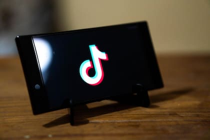 Los migrantes son contactados a través de perfiles falsos en TikTok que simulan ser abogados reales