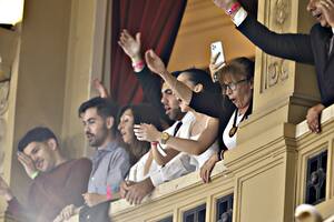 Una asamblea atípica con un clima frío en el recinto, pero caliente en los palcos