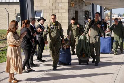 Los militares de la Fuerza Aérea Argentina que estuvieron volando los aviones involucrados en el puente aéreo