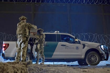 Los militares pueden detener temporalmente a los intrusos hasta que sean transferidos a una entidad policial competente