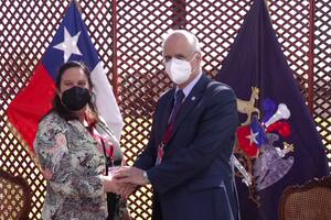 Taiana afianzó lazos con su par de Chile en una feria de la industria militar