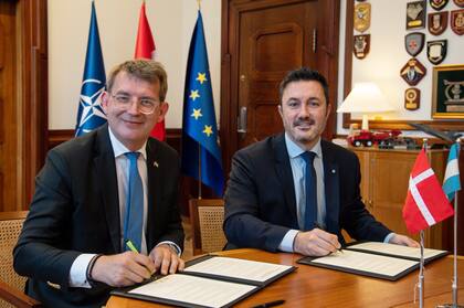 Los ministros de Defensa Troels Lund Poulsen (Dinamarca) y Luis Petri (Argentina) firmaron un memorándum de entendimiento