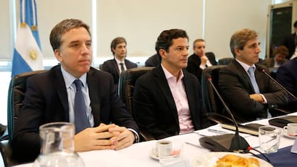 Los ministros de hacienda y finanzas, Nicolas Dujovne y Luis Caputo, presentan ante la Comisión de Presupuesto y Hacienda de Diputados el presupuesto 2018