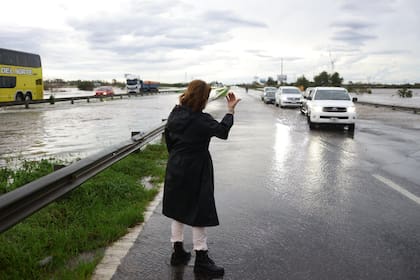 Tercer día de tormentas: ampliaron la alerta naranja en 4 provincias y regirá otra por vientos en la mitad del país