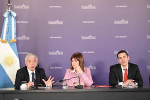 Los ministros Mariano Cúneo Libarona y Patricia Bullrich, junto al secretario de Justicia, Sebastián Amerio, que responde a Santiago Caputo