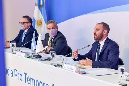 Los ministros Matías Kulfas, Felipe Solá y Martín Guzman, en la última reunión del Mercosur
