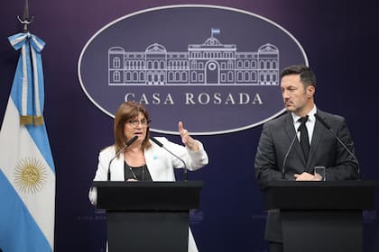 Los ministros Patricia Bullrich y Luis Petri en la Casa Rosada