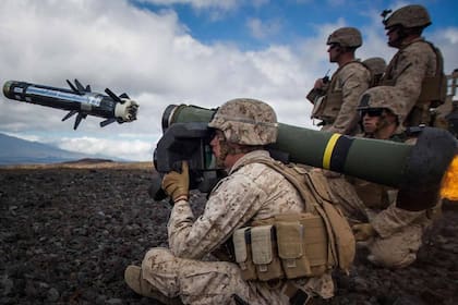 Los misiles Javelin pueden ser cargados por un solo hombre