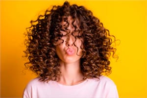 Cuál es la mejor técnica para cortar el pelo rizado