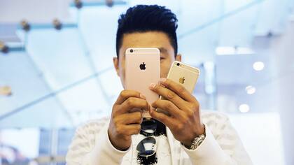 Los modelos iPhone 6s y 6s Plus han conquistado a los consumidores chinos de mayores ingresos, pero son muy caros para el resto