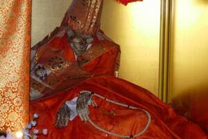 El extraño caso de los monjes que “meditan” aún después de muertos