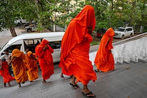 Detuvieron a 22 monjes budistas con más de 100 kilos de cannabis en un aeropuerto de Sri Lanka