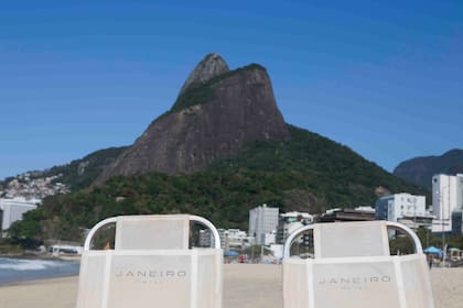 Los morros cariocas y la playa: dupla imbatible del Janeiro Hotel