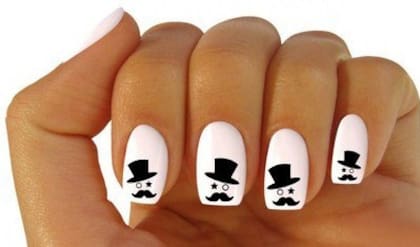 Los mostachos en uñas