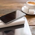 Por qué se calienta el cargador del celular y cuál es la mejor forma de solucionarlo