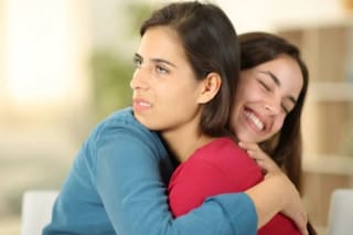 El significado real de que una persona rechace los abrazos