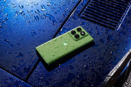 Los Moto Edge 60 están certificados bajo la norma IP68/IP69, que ofrece el máximo nivel de protección contra el polvo, el agua a alta presión y la inmersión en agua dulce hasta 1,5 metros durante un máximo de 30 minutos